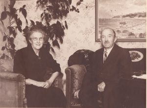 19 Anna og Simon i stuen 1949 sølvbryllup 19
